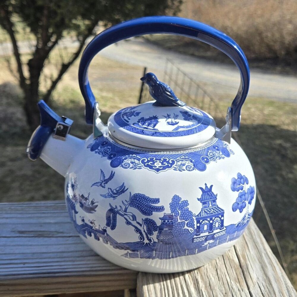 Vintage Blue Willow Whistling Teapot